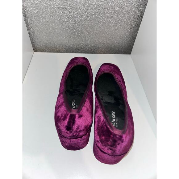 Kenneth Cole Eryn Wine Burgundy Uptown Holiday Party Velvet 2.5” Block Heel - Picture 4 of 6